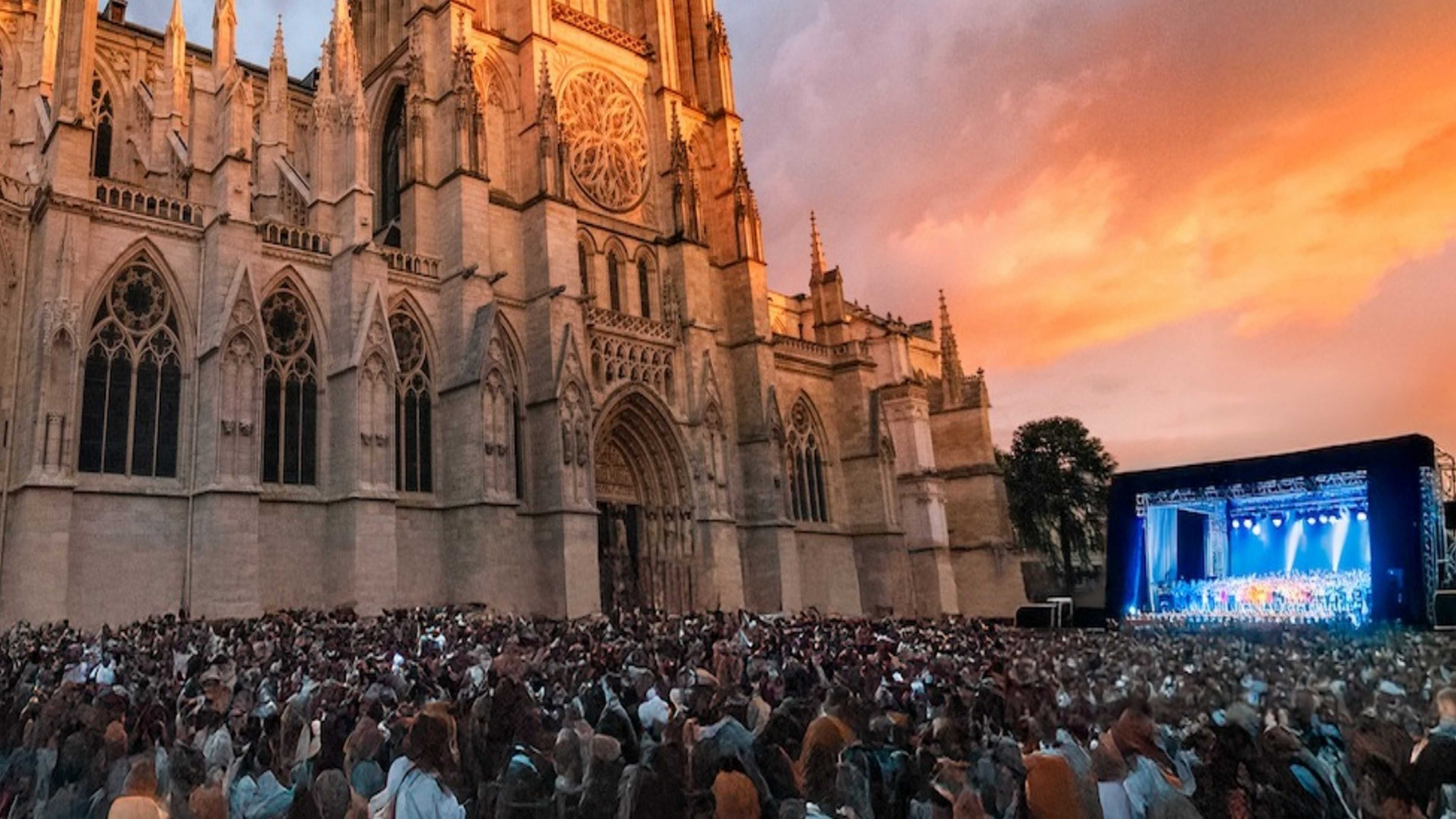 Bordeaux : Grand concert des 10 ans de CATHEDRA sur la place Pey Berland