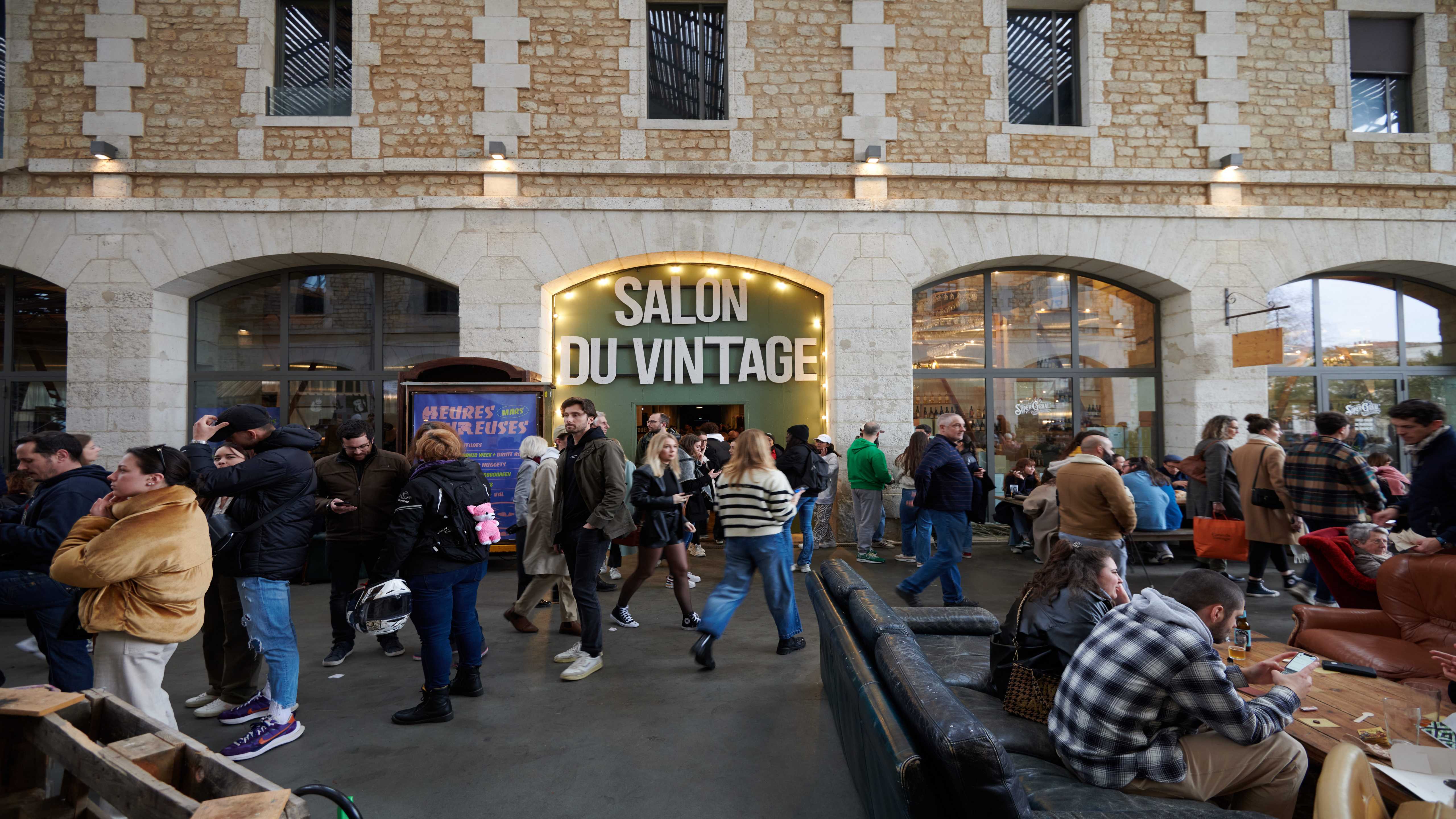 Bordeaux : le "Salon du vintage" à Darwin